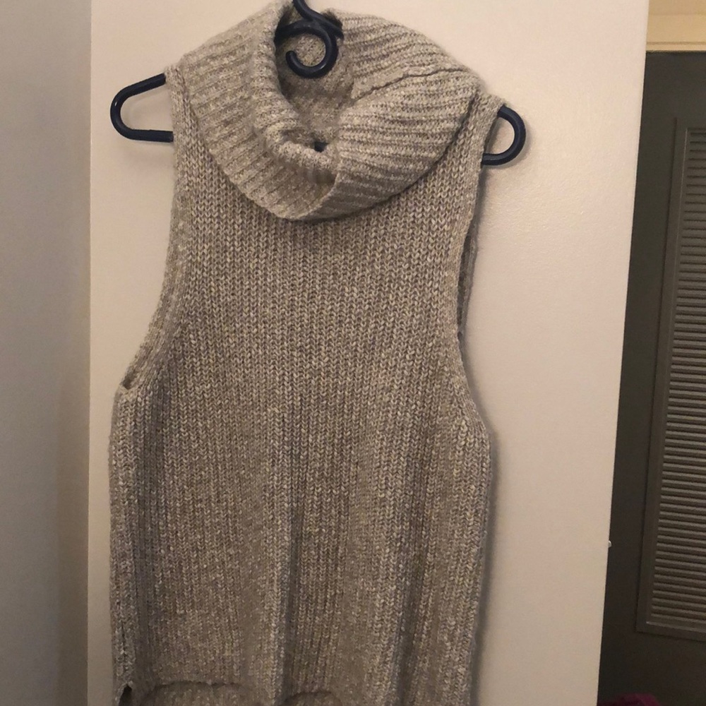NWOT sweater vest